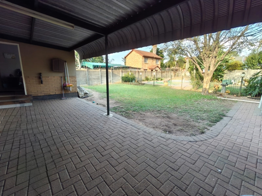 4 Bedroom Property for Sale in Oos Einde North West
